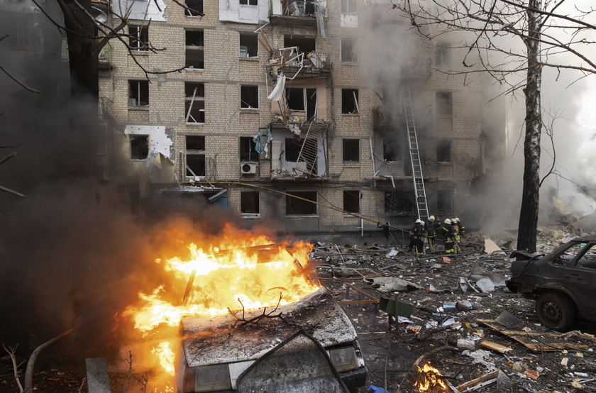 At least two killed in Russian missile strike on residential building in Kharkiv - RIPRODUZIONE RISERVATA