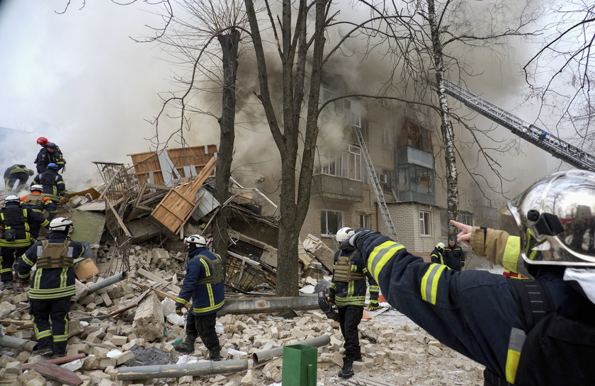 At least two killed in Russian missile strike on residential building in Kharkiv - RIPRODUZIONE RISERVATA