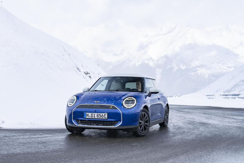 Nuova Mini Cooper SE - RIPRODUZIONE RISERVATA