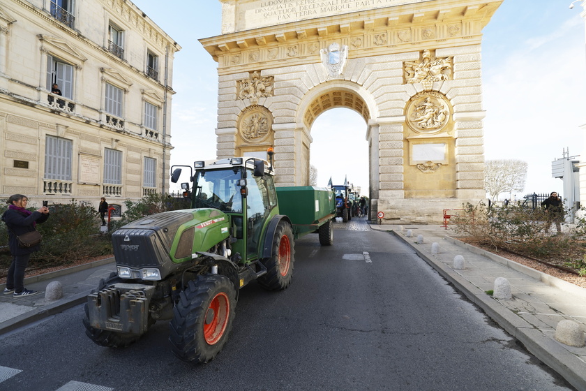 Farmers continue to protest in France - RIPRODUZIONE RISERVATA