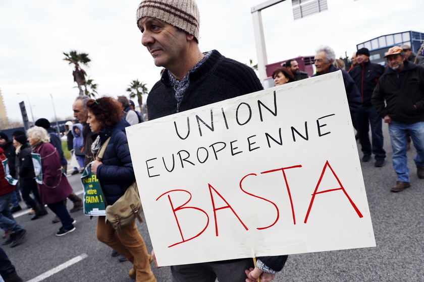 Farmers continue to protest in France - RIPRODUZIONE RISERVATA