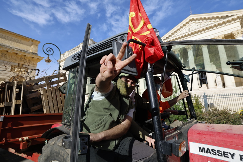 Farmers continue to protest in France - RIPRODUZIONE RISERVATA