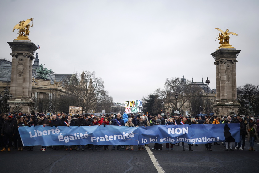 Rally against new French immigration law, in Paris - RIPRODUZIONE RISERVATA