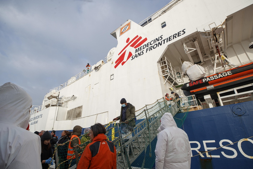 Geo Barents with 336 rescued migrants onboard arrives in the port of Ravenna - RIPRODUZIONE RISERVATA