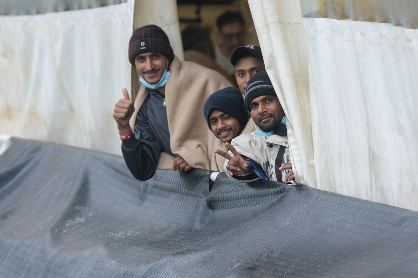 Geo Barents with 336 rescued migrants onboard arrives in the port of Ravenna - RIPRODUZIONE RISERVATA