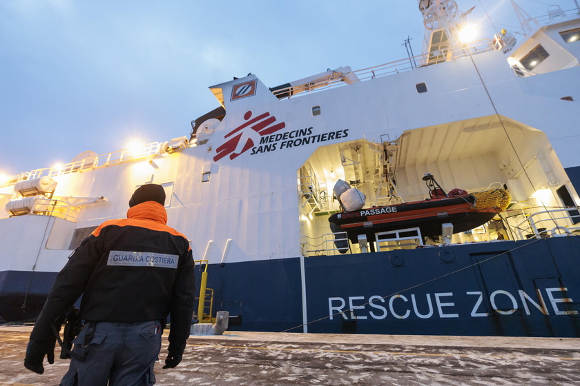 Geo Barents with 336 rescued migrants onboard arrives in the port of Ravenna - RIPRODUZIONE RISERVATA