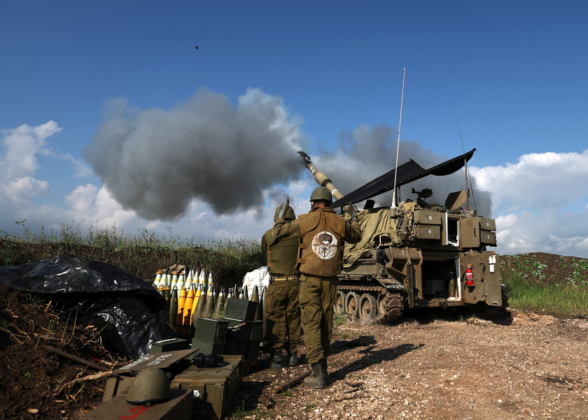 Israeli artillery unit in action at Israel -Lebanese border - RIPRODUZIONE RISERVATA