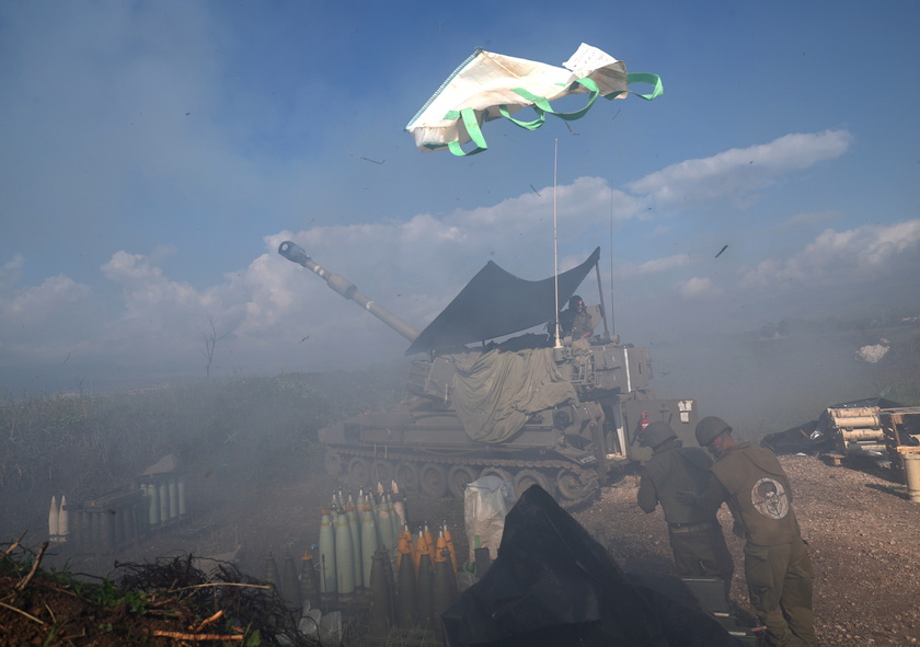 Israeli artillery unit in action at Israel-Lebanese border - RIPRODUZIONE RISERVATA