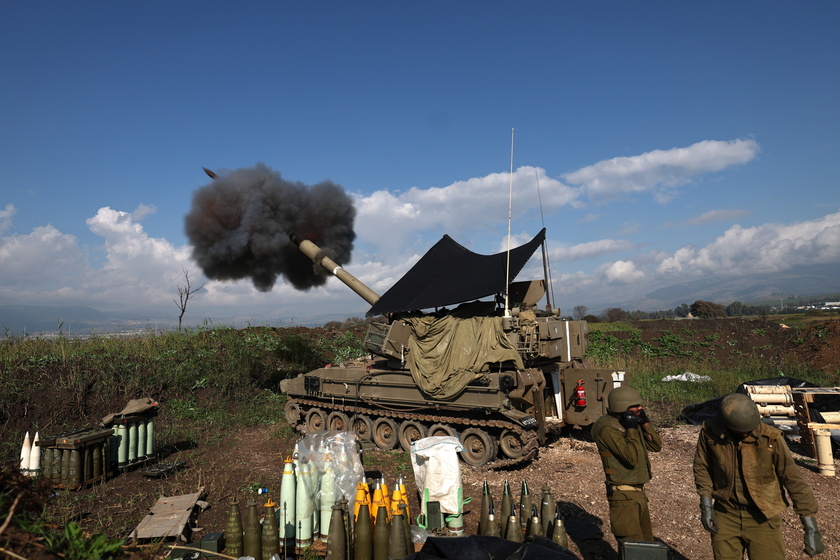 Israeli artillery unit in action at Israel-Lebanese border - RIPRODUZIONE RISERVATA