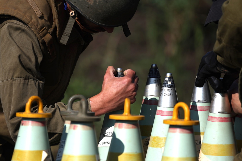 Israeli artillery unit in action at Israel -Lebanese border - RIPRODUZIONE RISERVATA