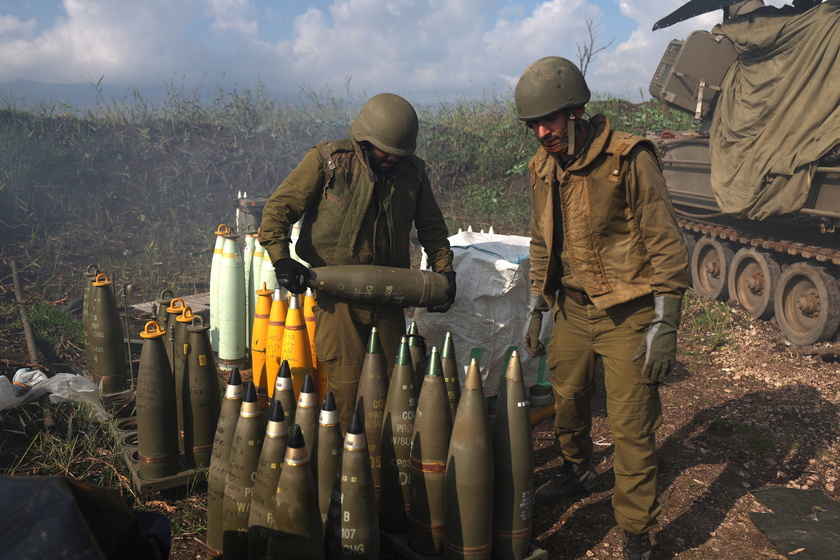 Israeli artillery unit in action at Israel -Lebanese border - RIPRODUZIONE RISERVATA