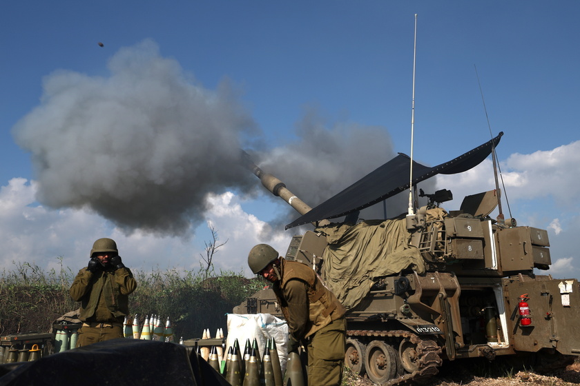 Israeli artillery unit in action at Israel-Lebanese border - RIPRODUZIONE RISERVATA