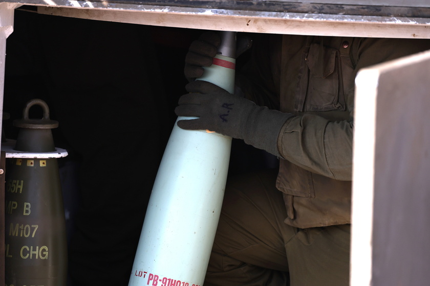 Israeli artillery unit in action at Israel-Lebanese border - RIPRODUZIONE RISERVATA