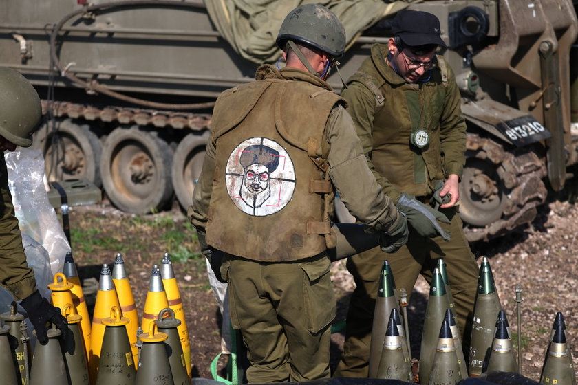 Israeli artillery unit in action at Israel -Lebanese border - RIPRODUZIONE RISERVATA