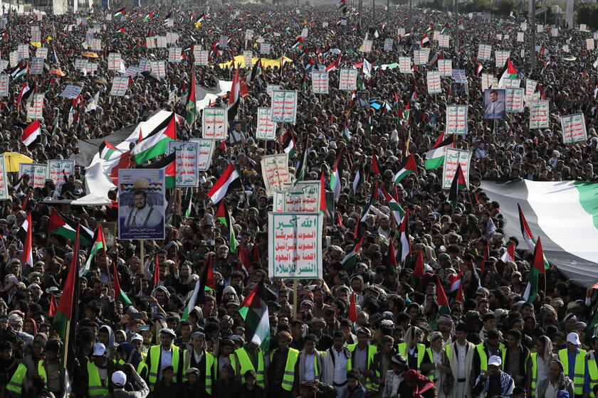 Houthis protest against multinational operation to safeguard Red Sea shipping © ANSA/EPA