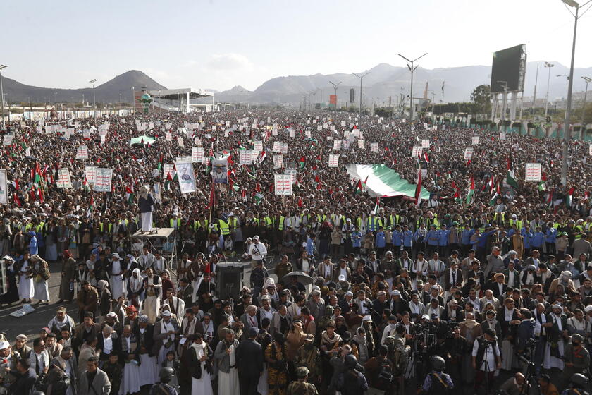 Houthis protest against multinational operation to safeguard Red Sea shipping © ANSA/EPA