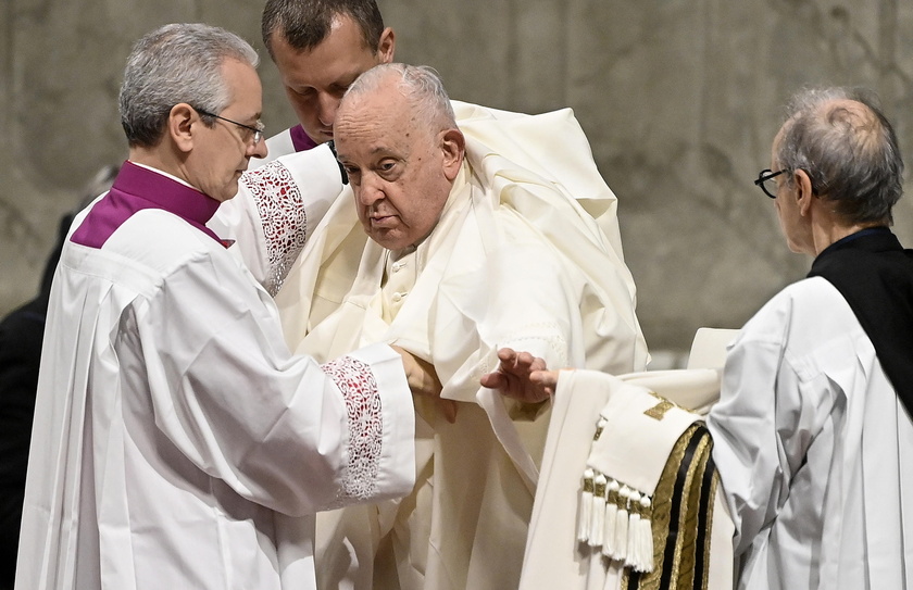 Pope Francis leads Epiphany mass in Saint Peter 's Basilica - RIPRODUZIONE RISERVATA