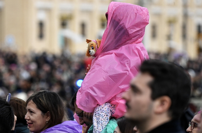 Pope Francis leads the Angelus prayer on Epiphany Day in St Peter 's Square - RIPRODUZIONE RISERVATA