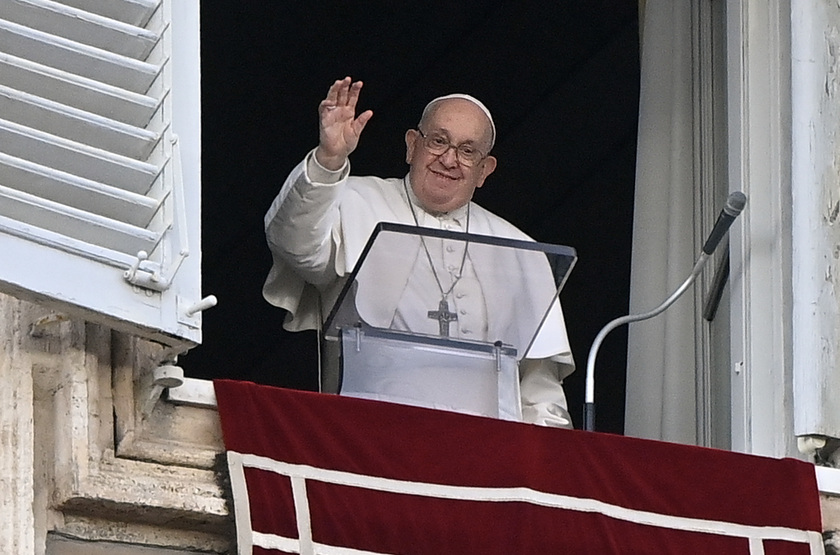 Il Papa, saluta corteo storico della Valle del Tevere - RIPRODUZIONE RISERVATA