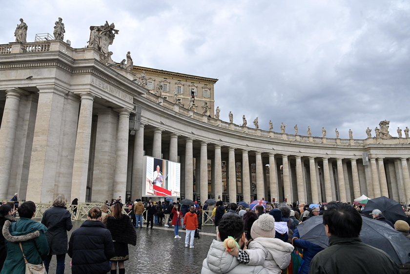 Pope Francis leads the Angelus prayer on Epiphany Day in St Peter 's Square - RIPRODUZIONE RISERVATA