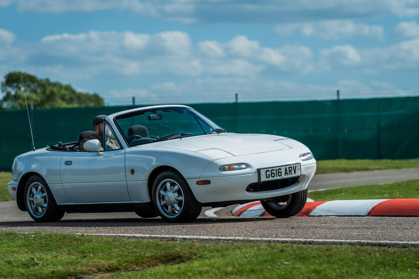 MX-5 NA - RIPRODUZIONE RISERVATA