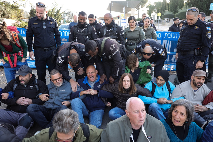 Proteste alla Knesset,  'via governo Netanyahu, elezioni ' - RIPRODUZIONE RISERVATA