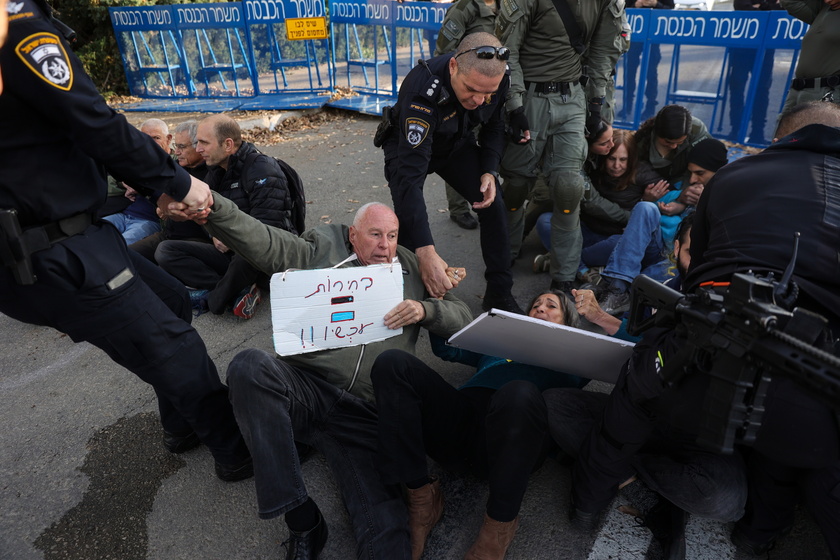 Proteste alla Knesset,  'via governo Netanyahu, elezioni ' - RIPRODUZIONE RISERVATA