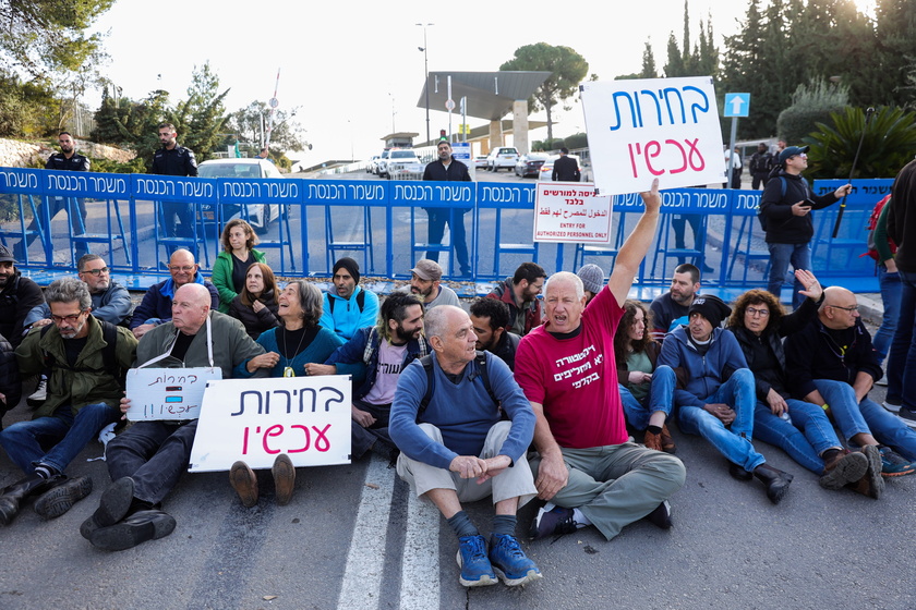 Proteste alla Knesset,  'via governo Netanyahu, elezioni ' - RIPRODUZIONE RISERVATA