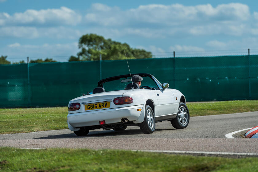 MX-5 NA - RIPRODUZIONE RISERVATA