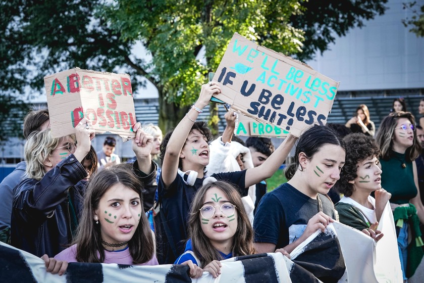 A Torino tornano in piazza i Fridays for Future, un migliaio