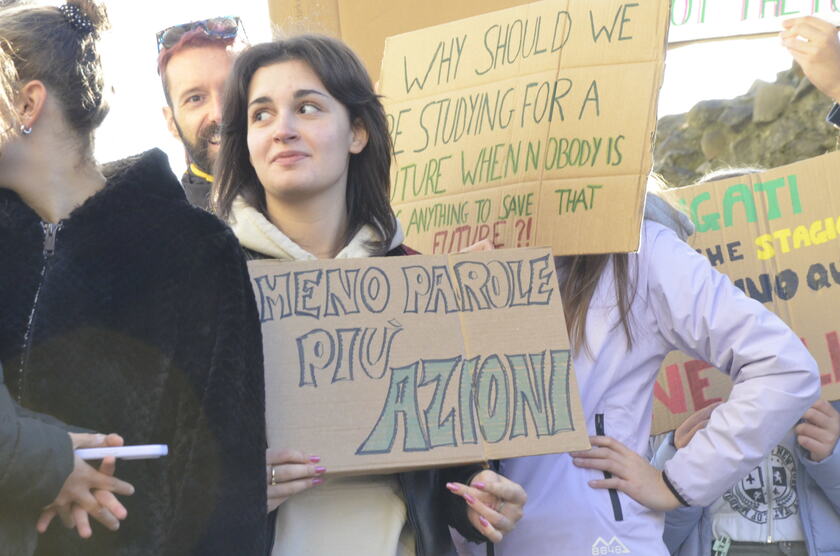 Fridays for future, un centinaio in corteo ad Aosta