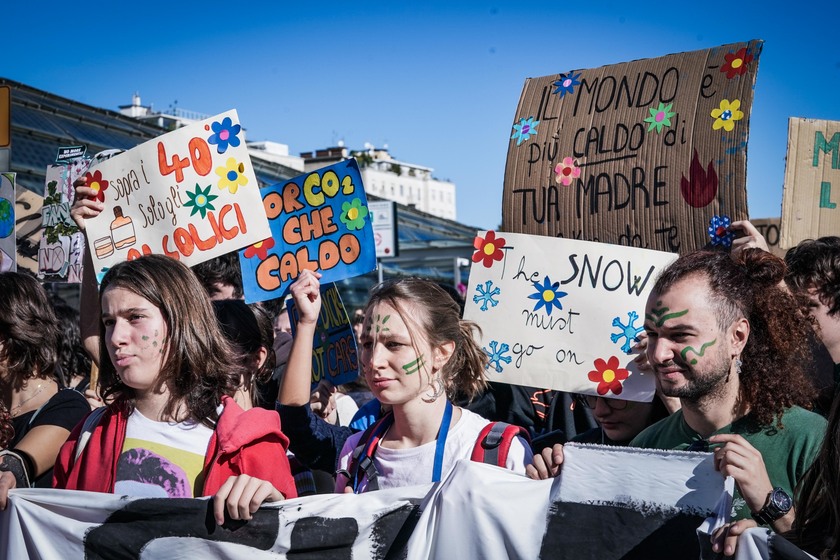 A Torino tornano in piazza i Fridays for Future, un migliaio