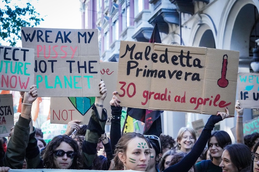 A Torino tornano in piazza i Fridays for Future, un migliaio