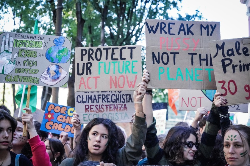 A Torino tornano in piazza i Fridays for Future, un migliaio