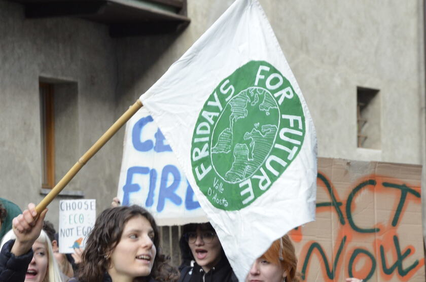 Fridays for future, un centinaio in corteo ad Aosta