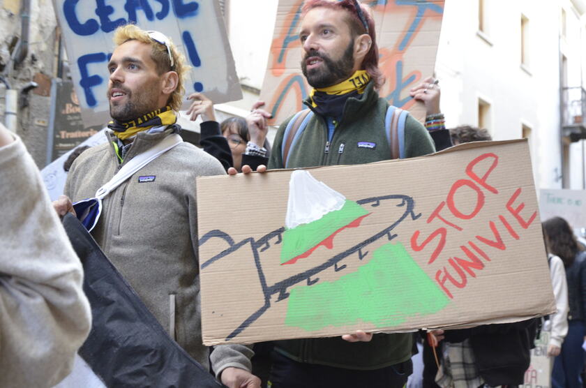 Fridays for future, un centinaio in corteo ad Aosta