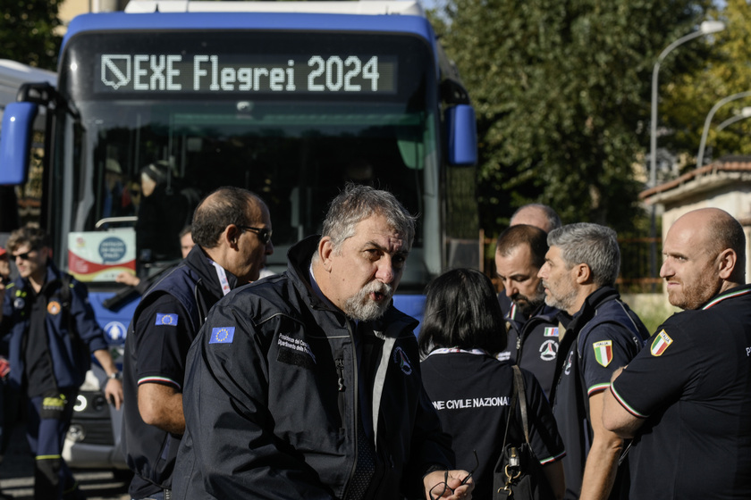 Prove di evacuazione ai Campi Flegrei e c'è lieve scossa