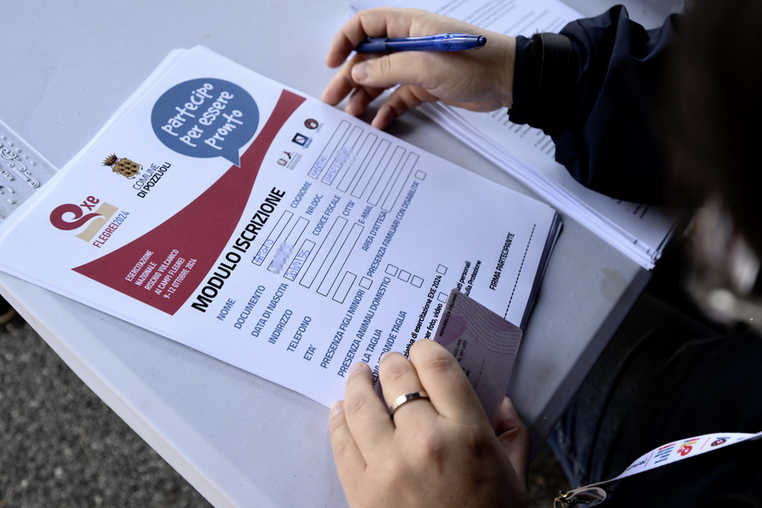 Prove di evacuazione ai Campi Flegrei e c'è lieve scossa