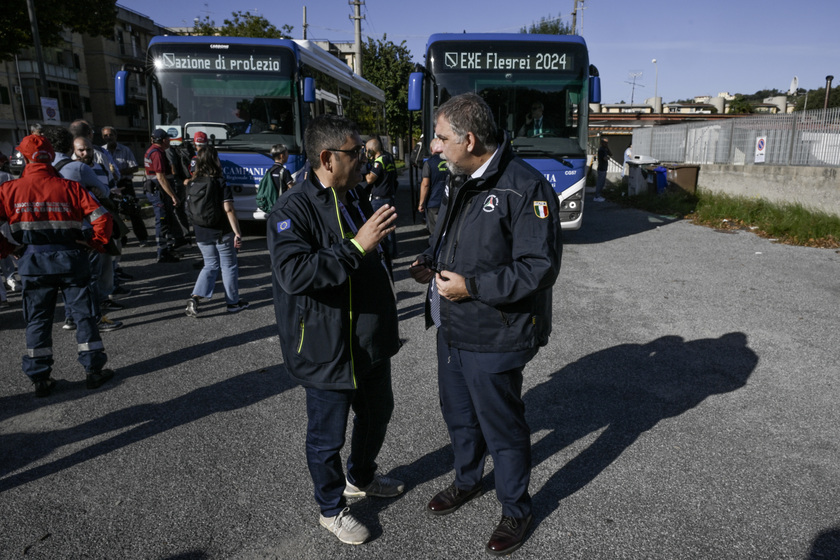 Prove di evacuazione ai Campi Flegrei e c'è lieve scossa