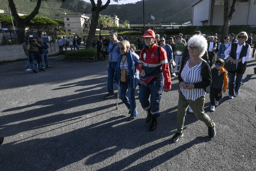 Prove di evacuazione ai Campi Flegrei e c'è lieve scossa