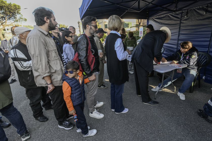 Prove di evacuazione ai Campi Flegrei e c'è lieve scossa