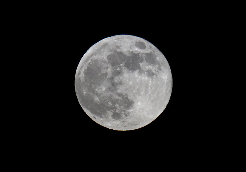 La Superluna vista da Dubai