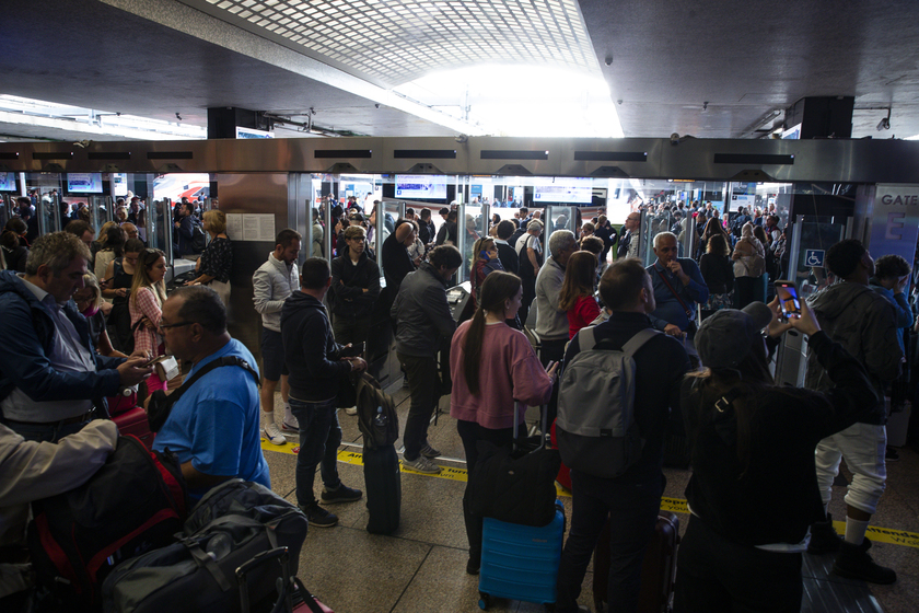 ++ Trenitalia,ripresa circolazione treni ma molto rallentata ++