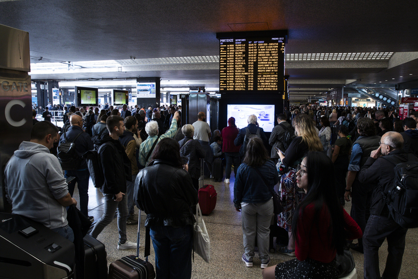 ++ Trenitalia,ripresa circolazione treni ma molto rallentata ++