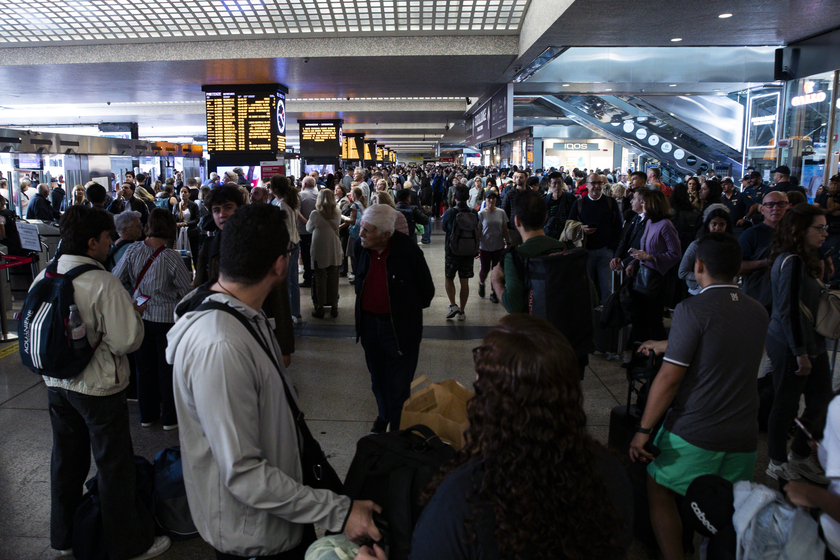 ++ Trenitalia,ripresa circolazione treni ma molto rallentata ++