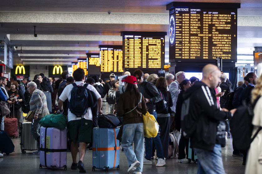 ++ Trenitalia,ripresa circolazione treni ma molto rallentata ++