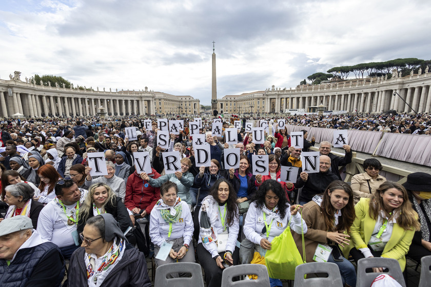 Vatican: Holy Mass and canonisation of 14 saints and martyrs