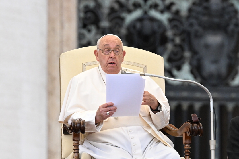 Il Papa, la Palestina sta soffrendo attacchi inumani