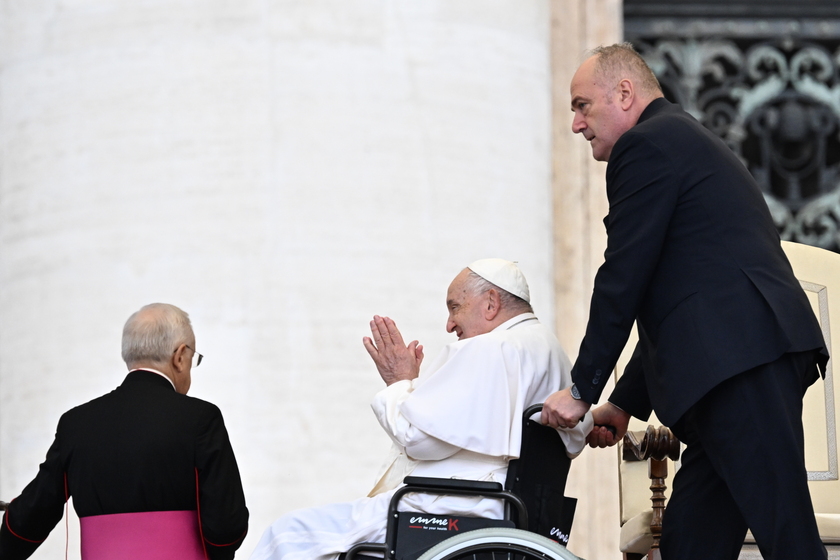 Il Papa, la Palestina sta soffrendo attacchi inumani