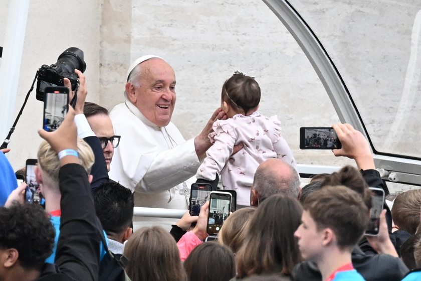 Il Papa, la Palestina sta soffrendo attacchi inumani